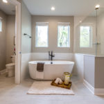 4416 W El Prado - master bath tub