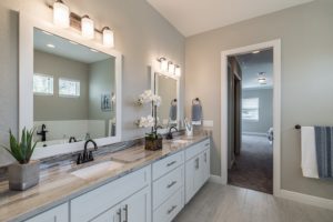 3916.5-N-Ridge-Ave-Master-Bath2
