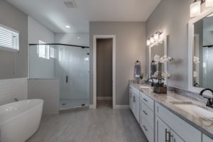 3916.5-N-Ridge-Ave-Master-Bath1