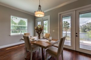 3916.5-N-Ridge-Ave-Dining